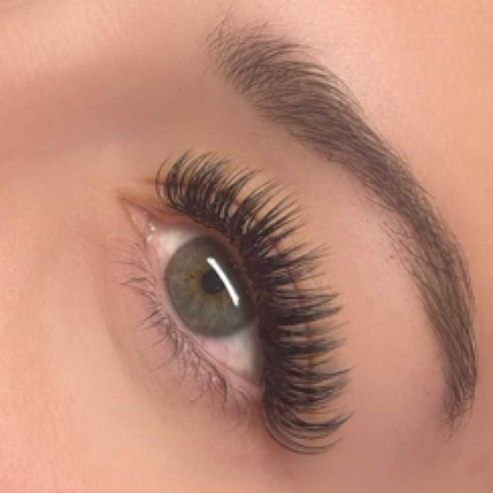 LASHES - Full Set- w Allie