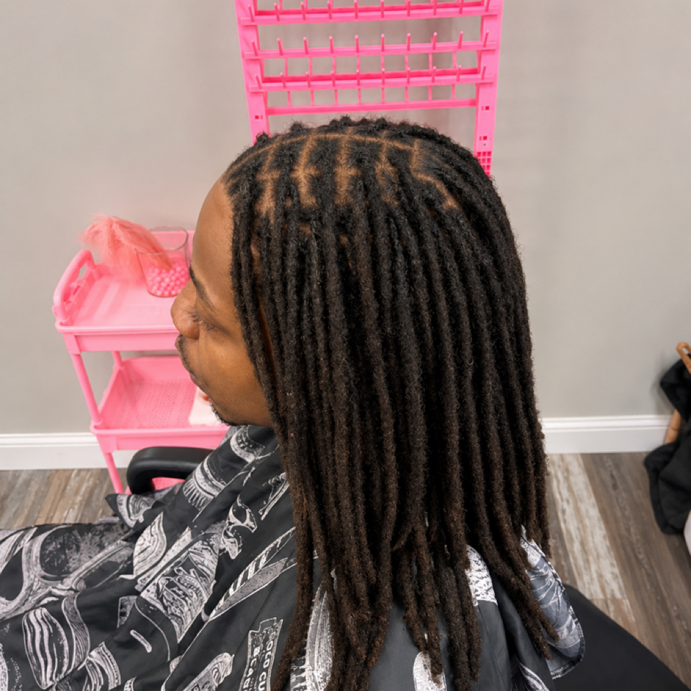 Interlocking Loc Maintance at Tishabeautynhair in Lorain, OH