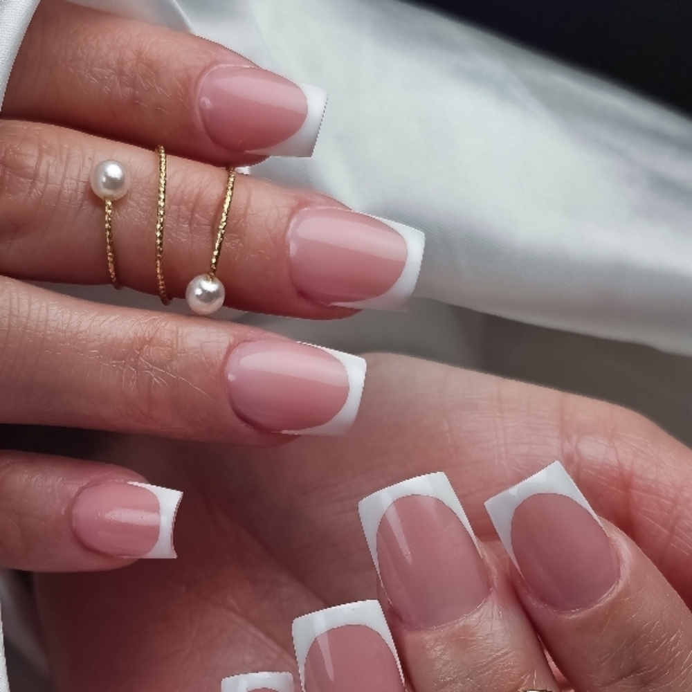 Zero Free Edge Support at GELLEZA Nail Studio in Noblesville, IN