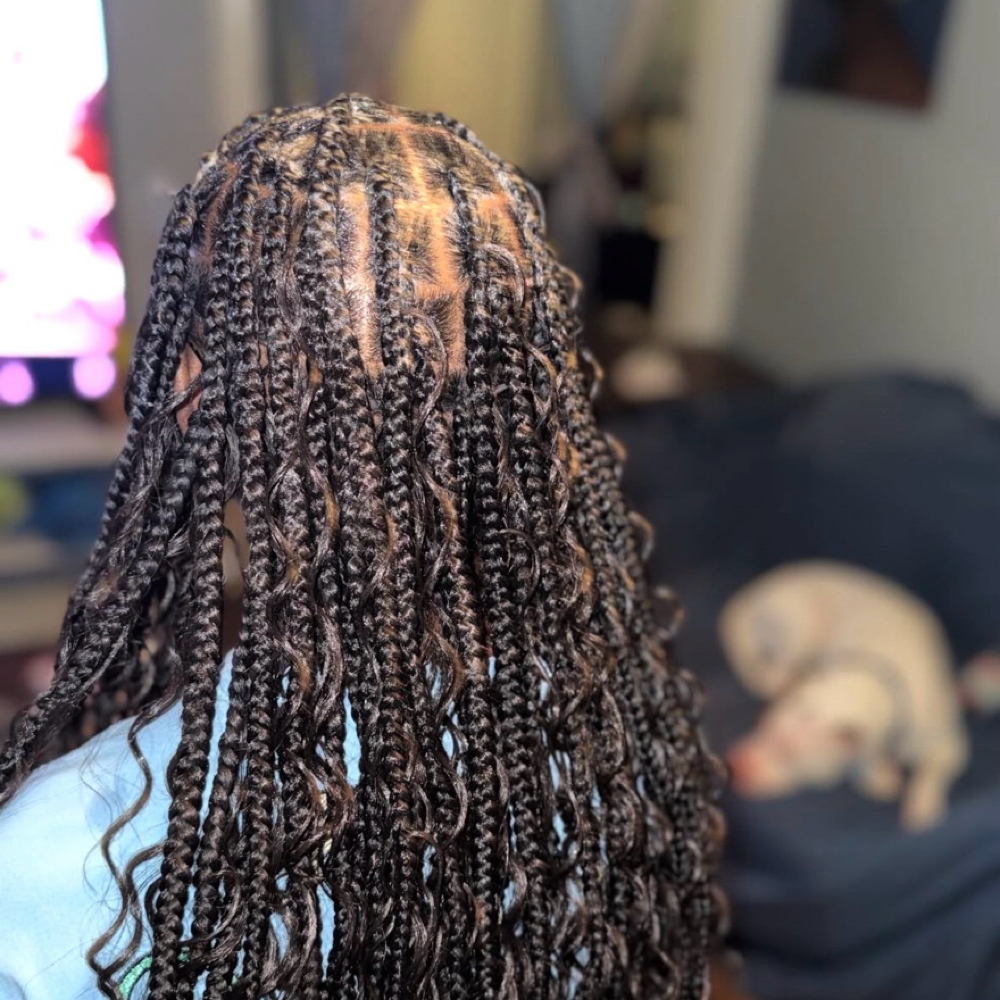Box Or Knotless Braids at D’Luxe Studio in Carlisle, PA