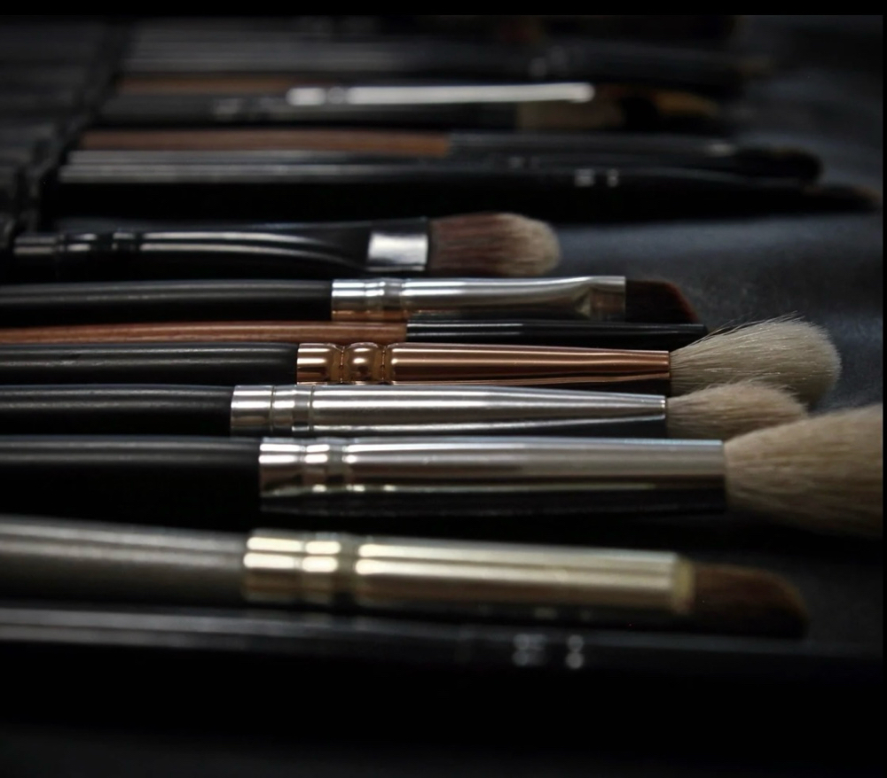 ONE-ON-ONE MAKEUP LESSON