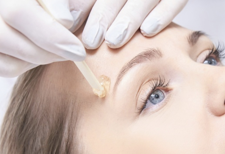 WAX & SHAPE EYEBROWS