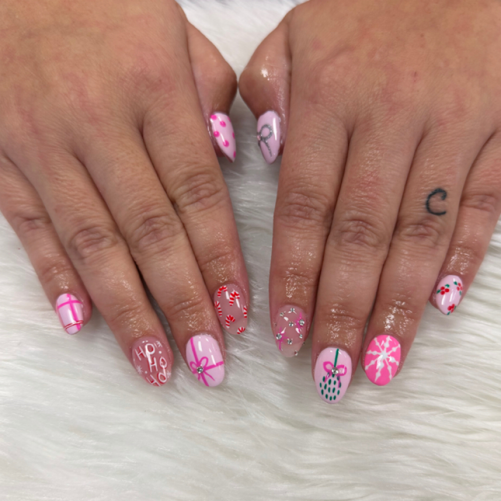 Full Set Of Design at Elsewhere Salon in Richmond, KY