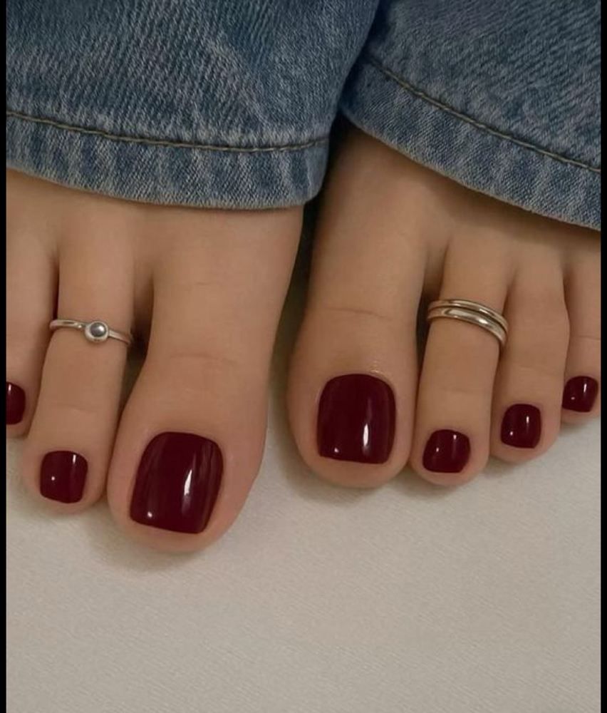 Gel polish on toes