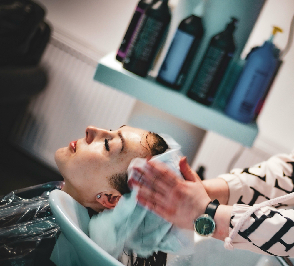 Women's Shampoo, Style & Blow-dry