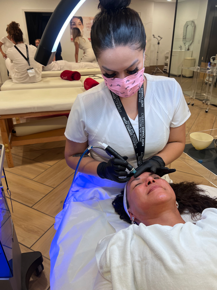 Microdermabrasion Facial 🤍