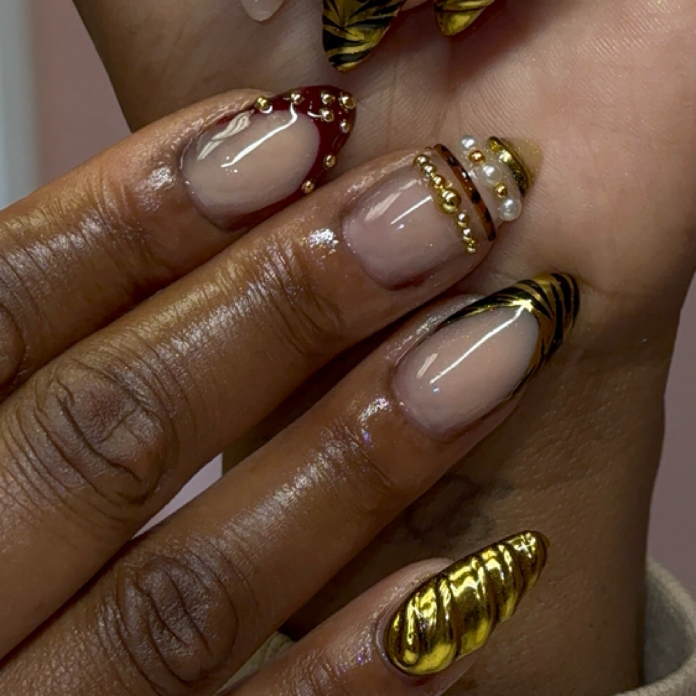 SHORT FABULUX FREESTYLE at Fabulux Nails And Beauty Lounge in North Plainfield, NJ