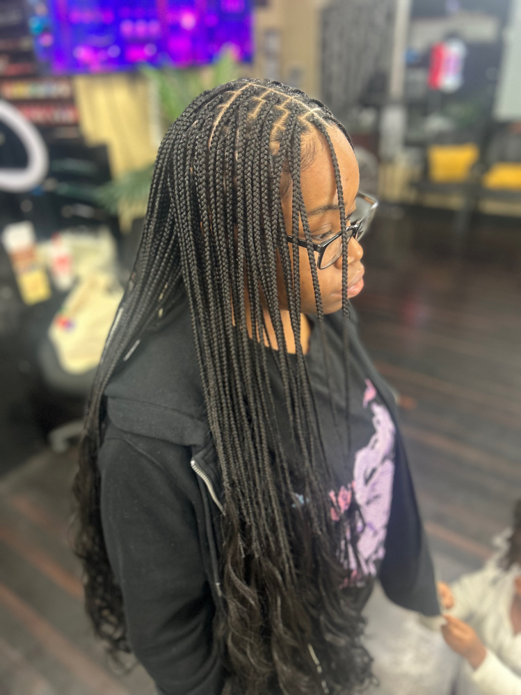 Small knotless Braids