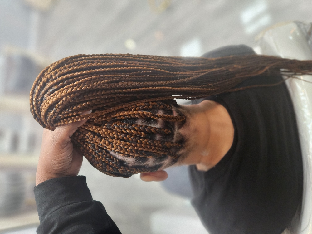 Med Knotless Braids