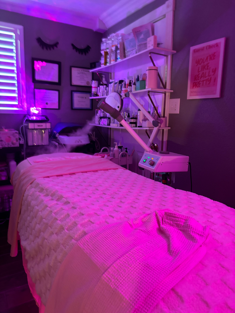 Enzyme Reset Facial at Klarysah’s Beauty Bar LLC in Dinuba, CA