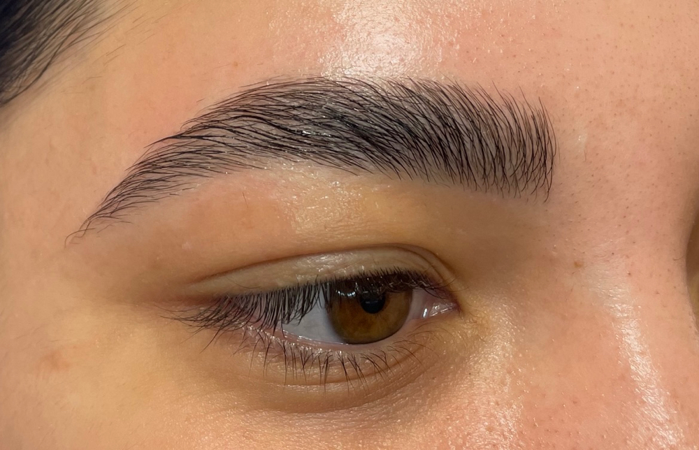 Brow Lamination With Shape