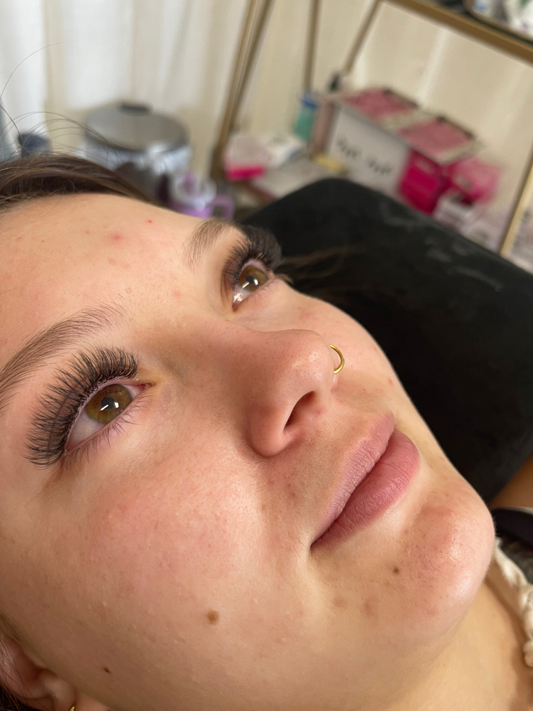 Full Hybrid Set at Lashes by Lonna in Springfield, MO