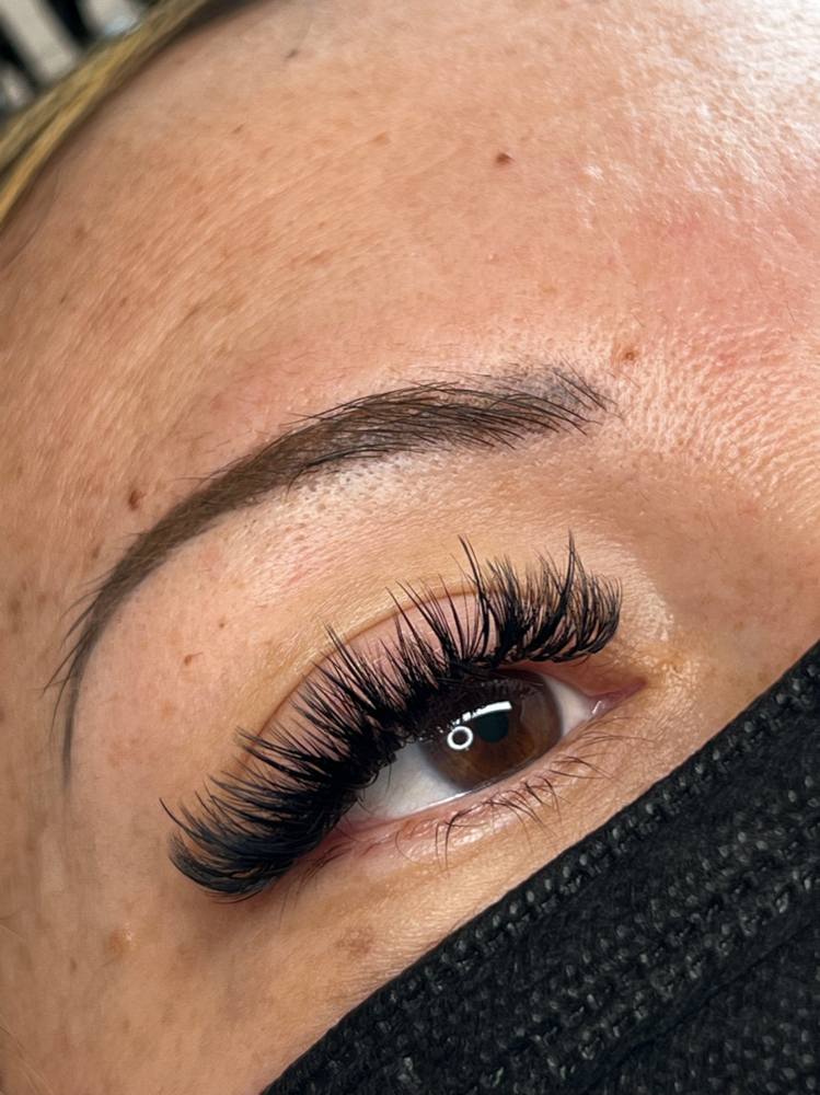 Wispy Volume Lashes