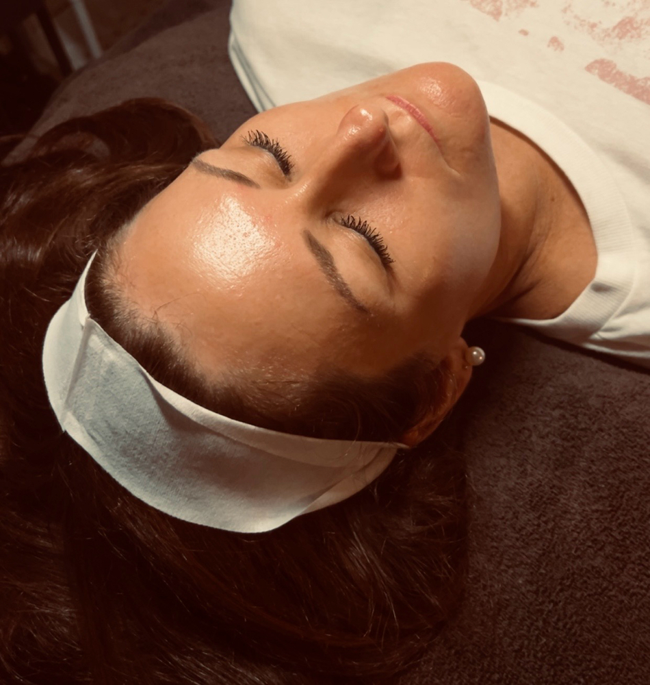 Tropical Glow Facial 🍍🍯