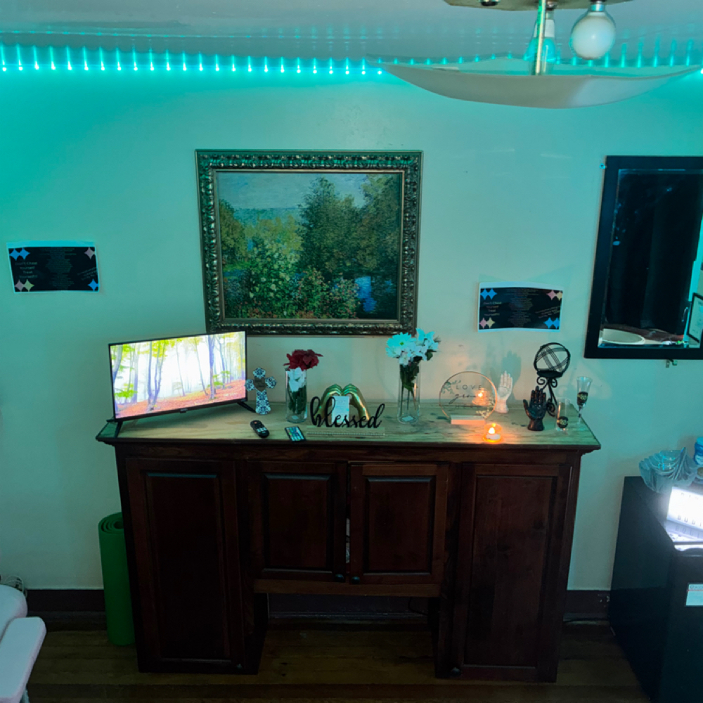 Aromatherapy Massage Sessions at Divinely EverythingLlc in Schenectady, NY