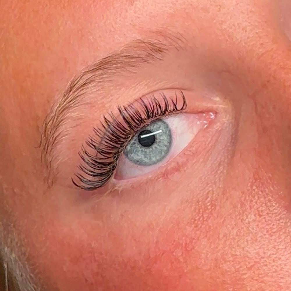 Hybrid Full Set at sophiaskinspa in Bowling Green, KY