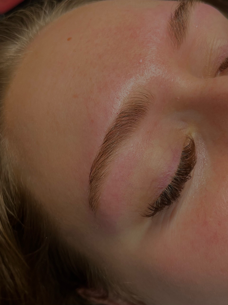 BROW WAX + SHAPE