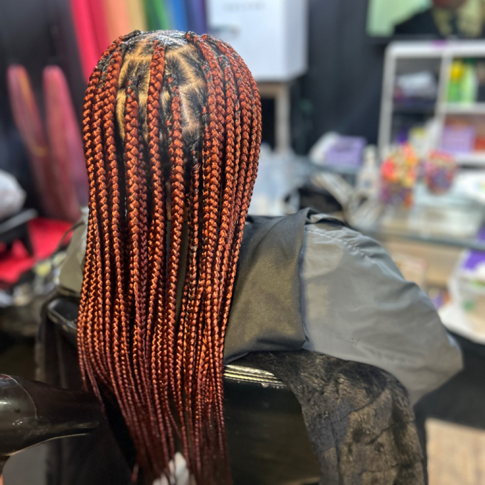 Medium Knotless at Majia Fernandes in Columbus, GA