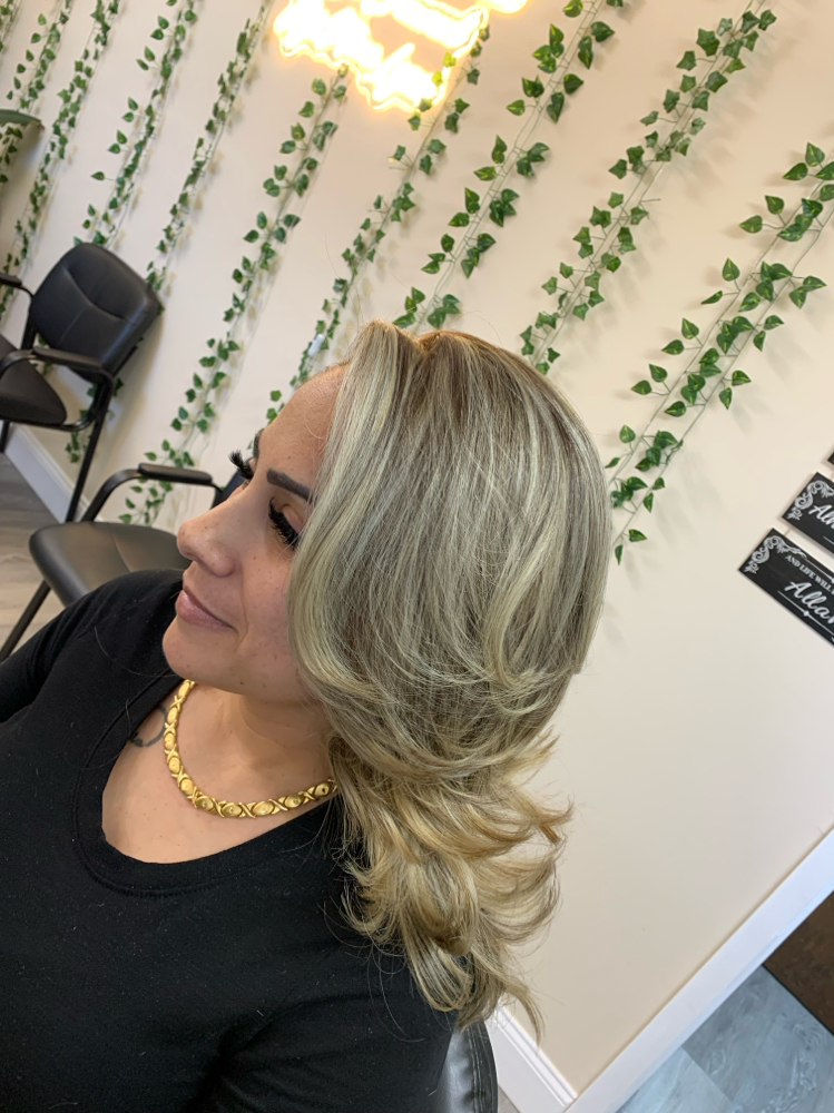 Cluster Lashes at To Be Crowned By Nina Lynn in Emmaus, PA