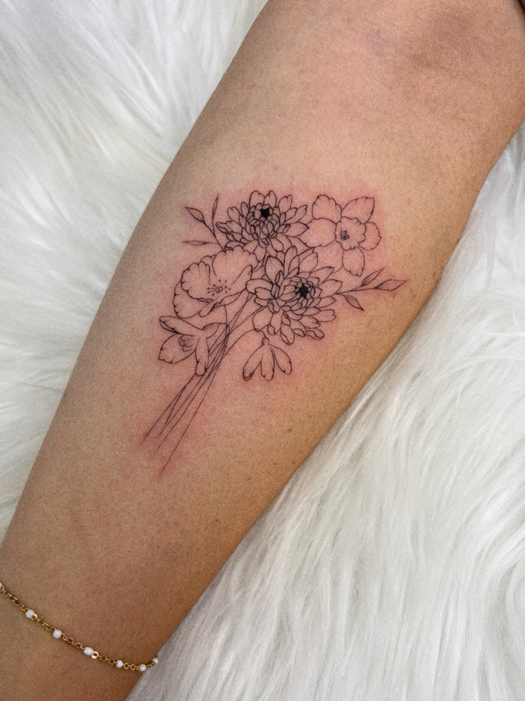 Fine Line Tattoo