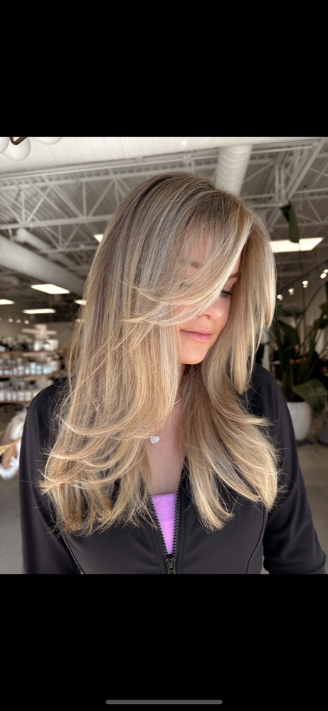 WOMEN’S HAIRCUT with Color Service