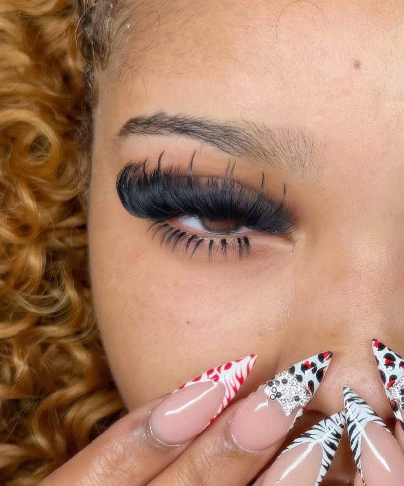 Wispy Volumen LASHES at Sashy Beauty Studio in Carolina, PR
