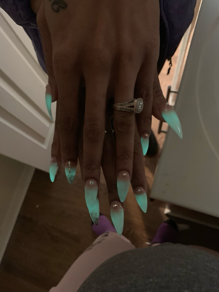 Glow-in-the-dark Nail Polish