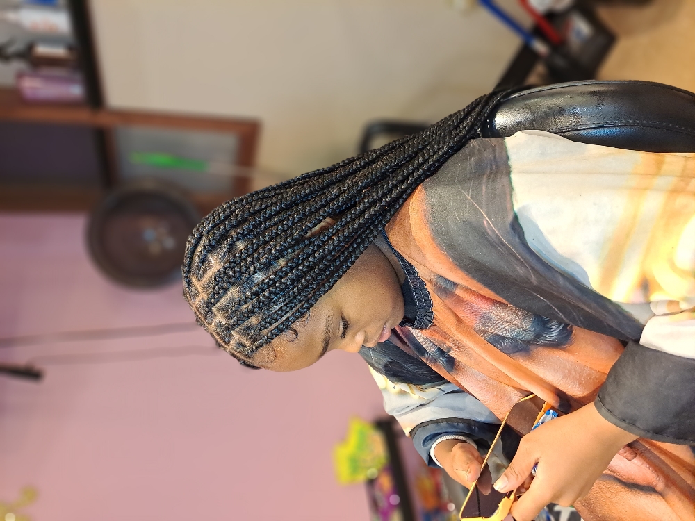 Meduim Knotless Back Length