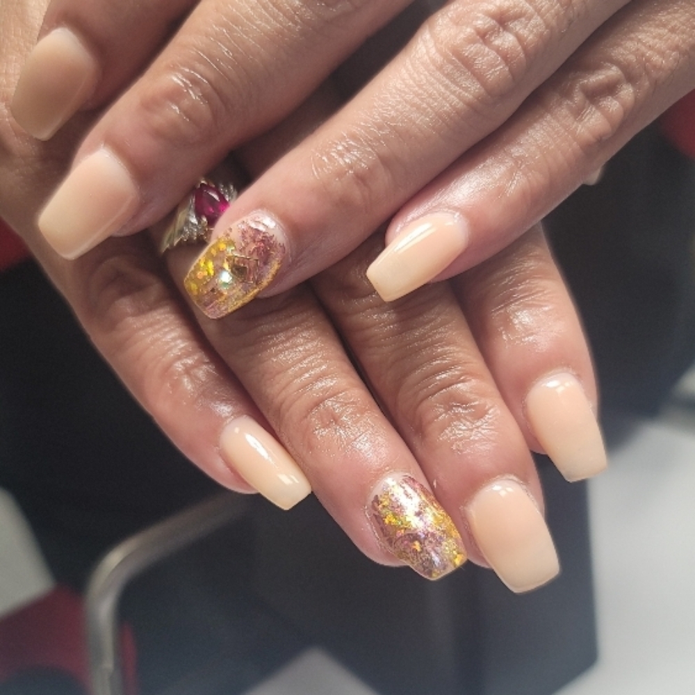 Structure Manicures at The Queen's Love in Farmers Branch, TX
