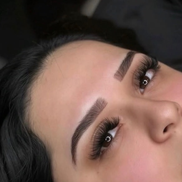 Brow touch up (1 year and up) at Uniquely Yours Beauty Bar in Melrose Park, IL