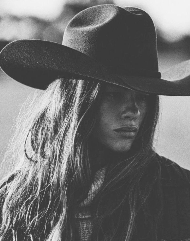 GLOSSY GRAY COUGARAGE