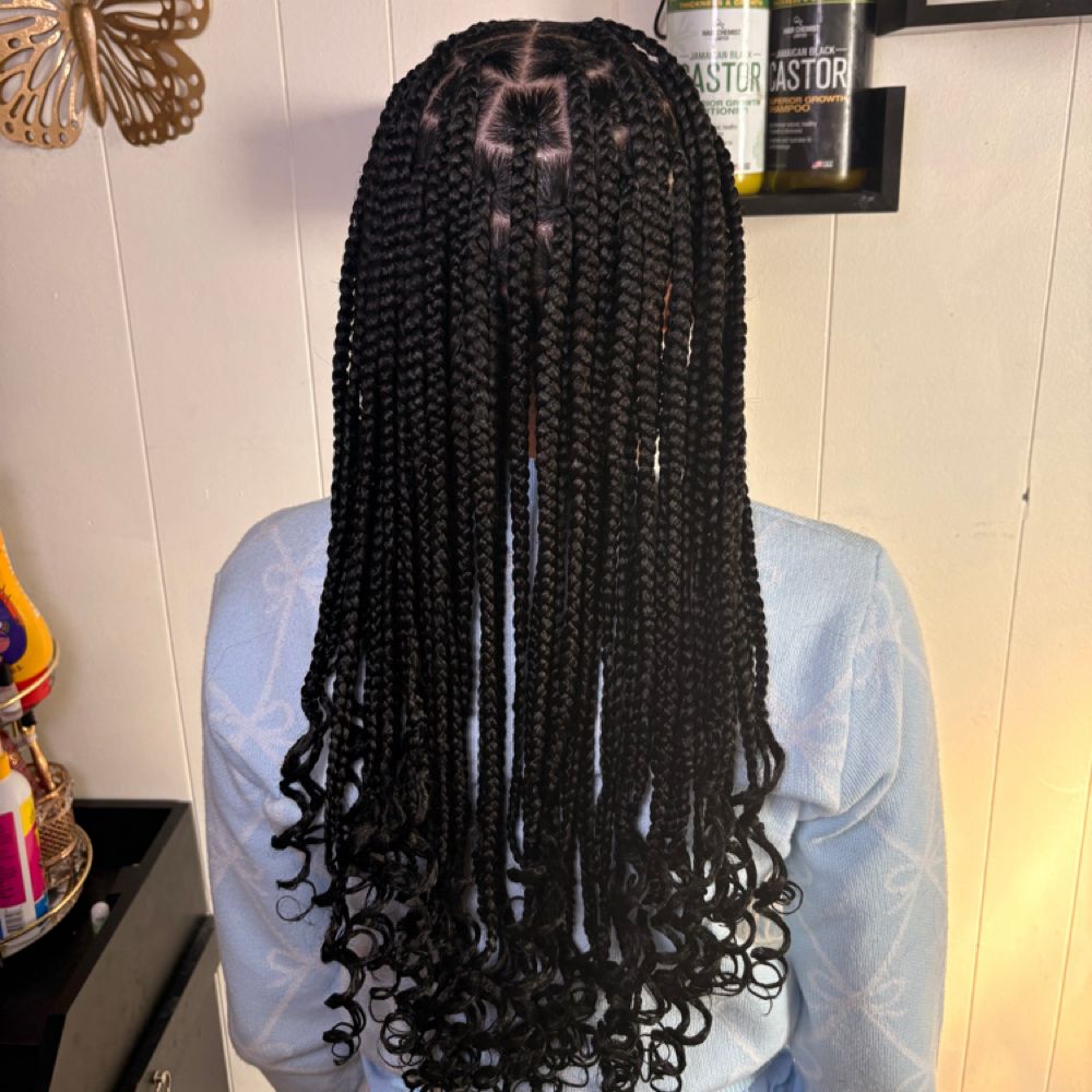 Kid Medium Knotless (4-12yrs Old ) at Bonitaa Beauty Co. in Syracuse, NY