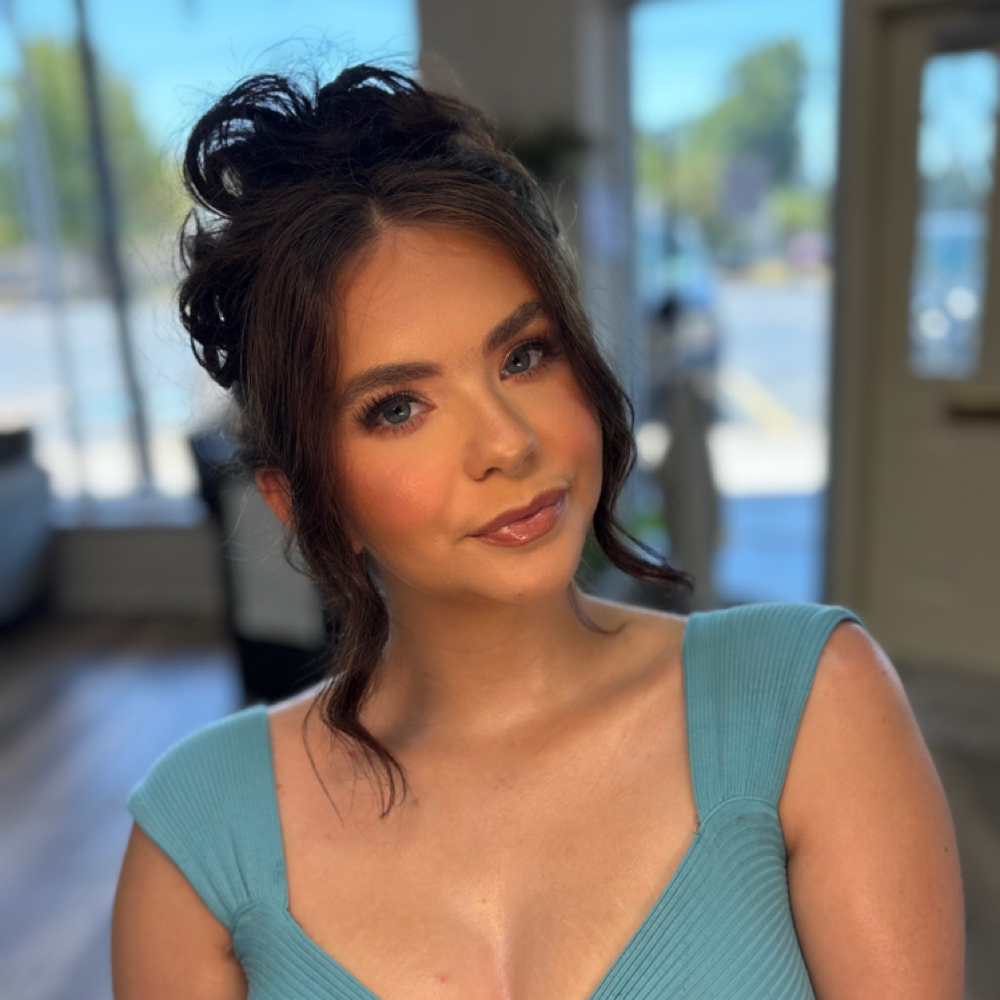 𝚂𝙾𝙵𝚃 𝙶𝙻𝙰𝙼 at Divine Lash & Hair Studio in Duncan, OK