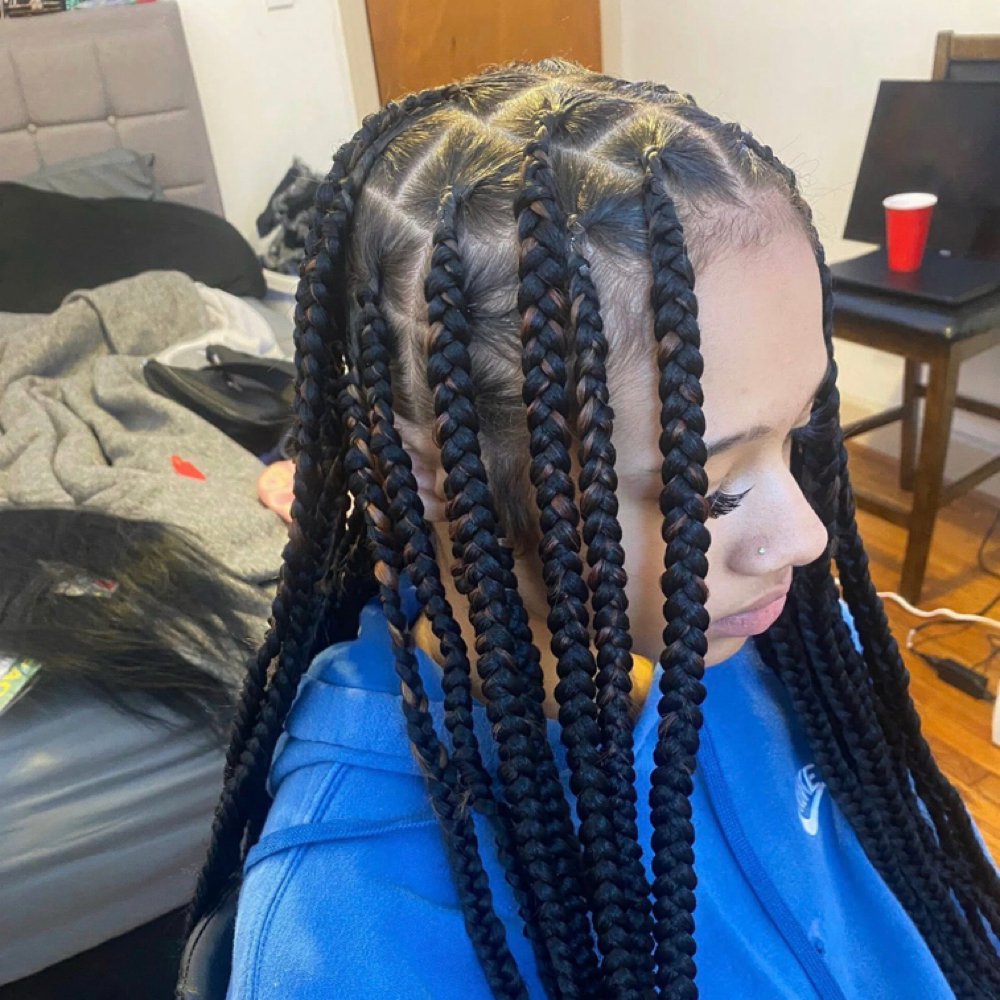 Medium Knotless at The Grace Effect