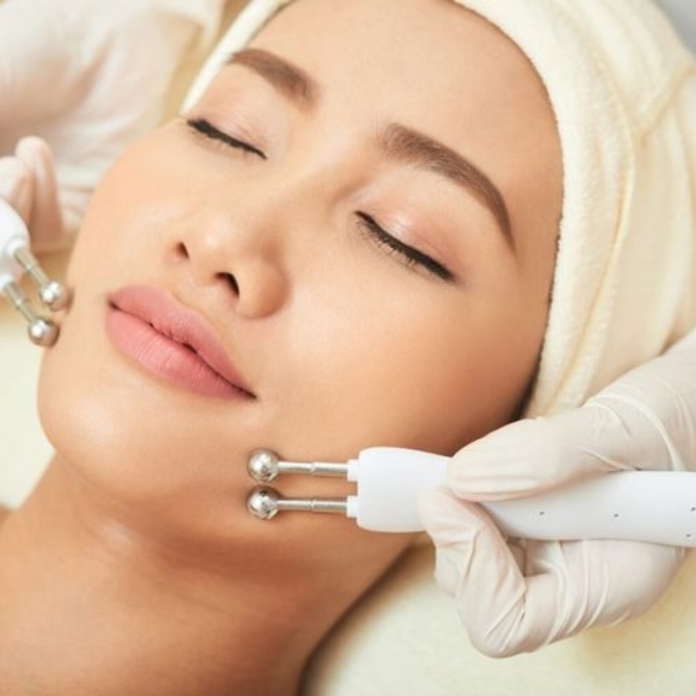 Microcurrent Sculpting Facial