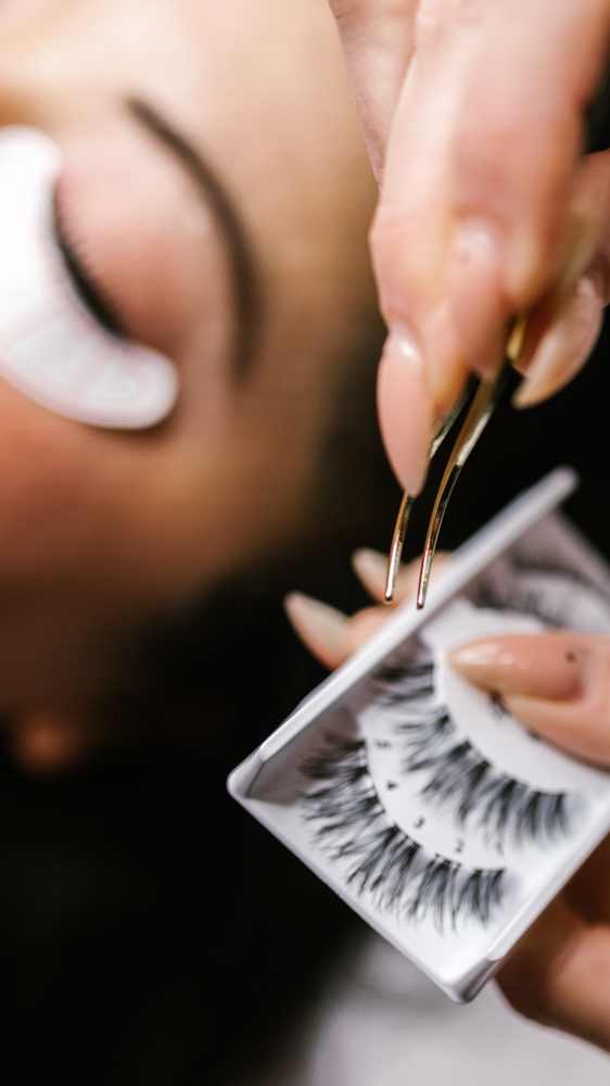 Lash Application