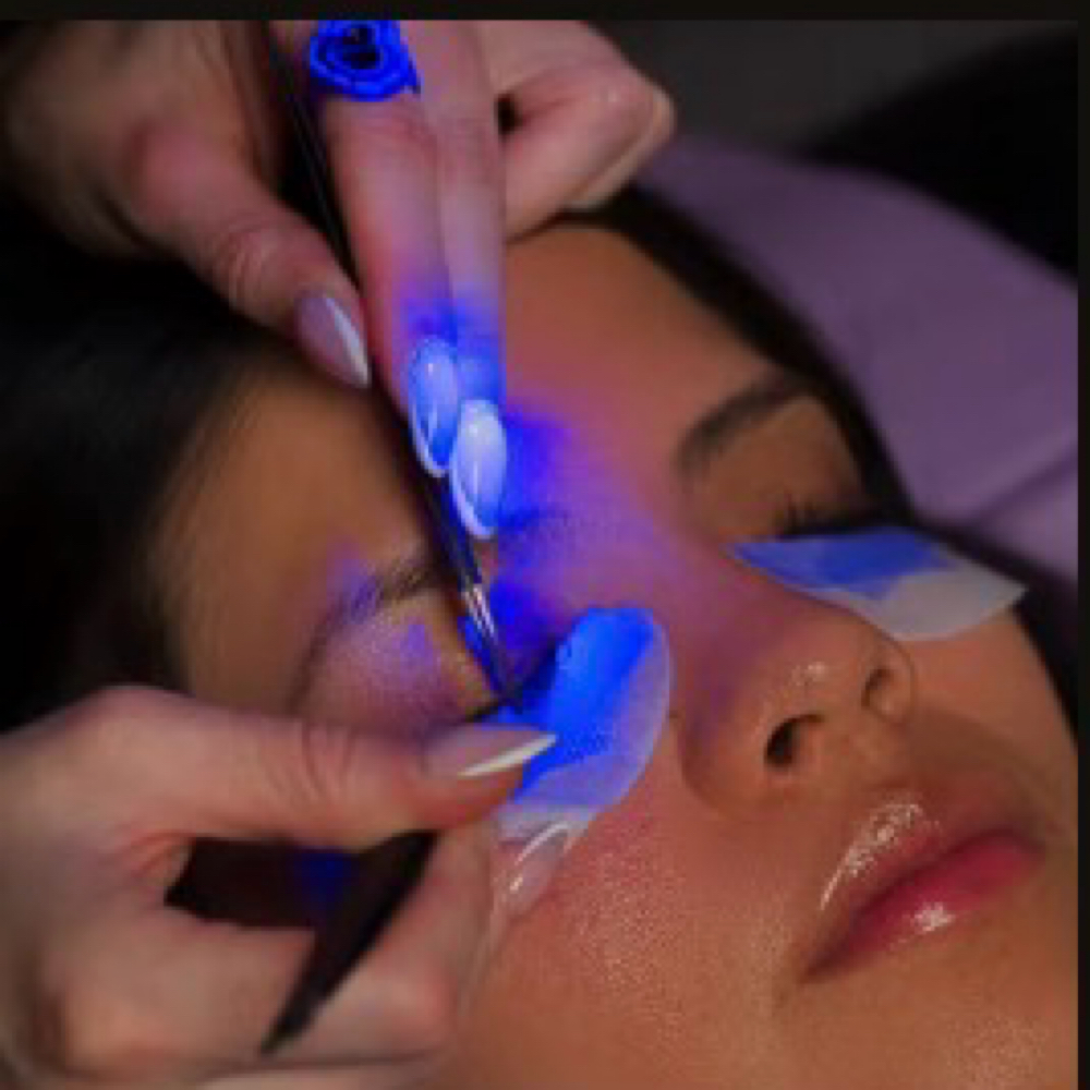 UV Hybrid 1 Week Fill at Artistry Lash And Brow Bar in Oklahoma City, OK