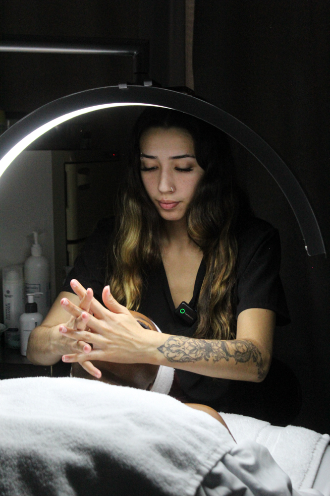 December SALE! Melt & Sculpt Facial