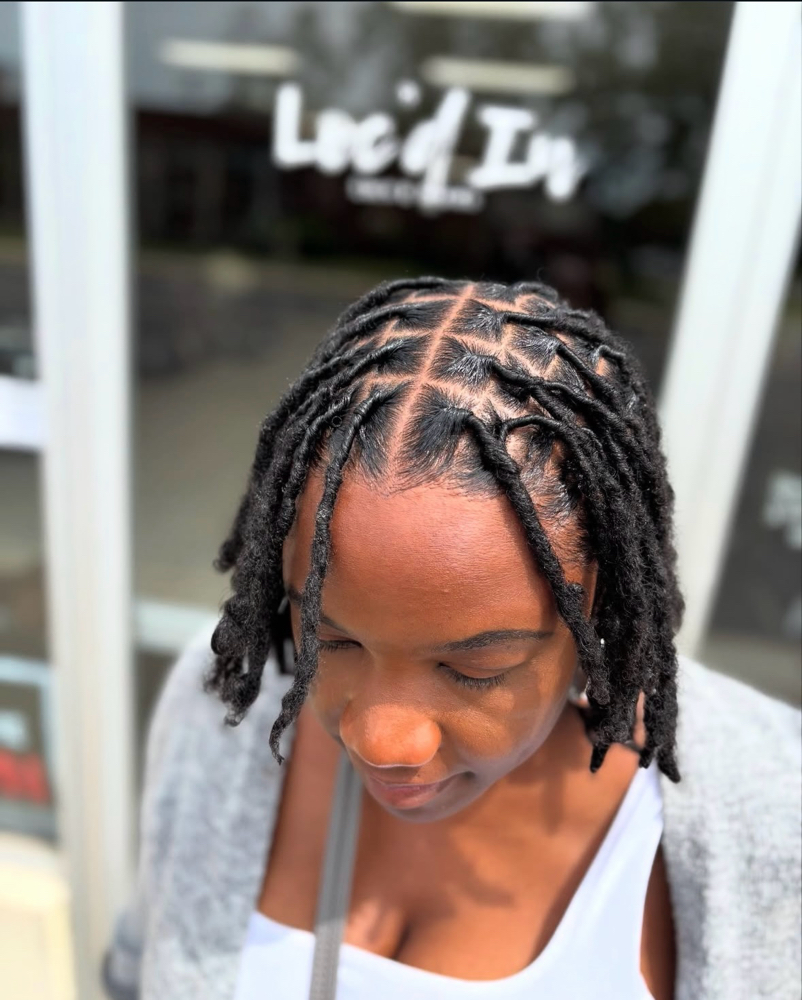 Loc Retwist, No Style at Queen Of Diamond Locs in Detroit, MI