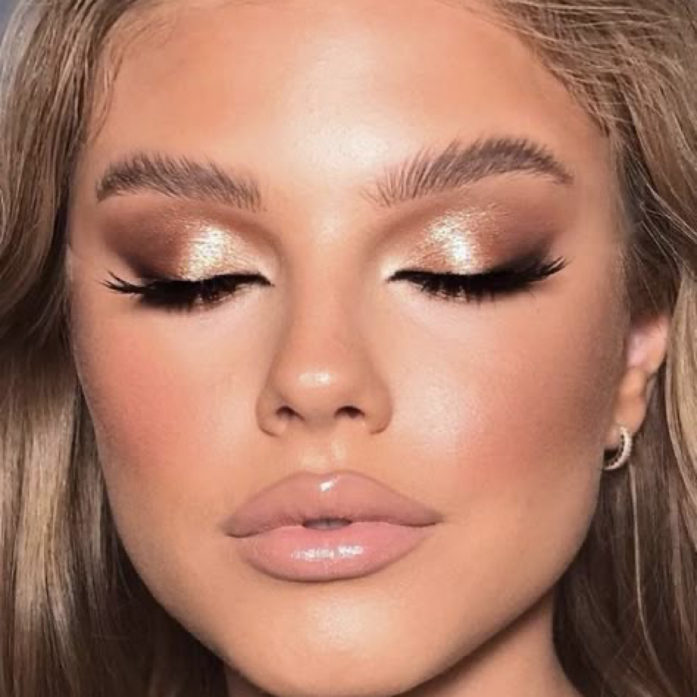 SIGNATURE MAKEUP IN STUDIO