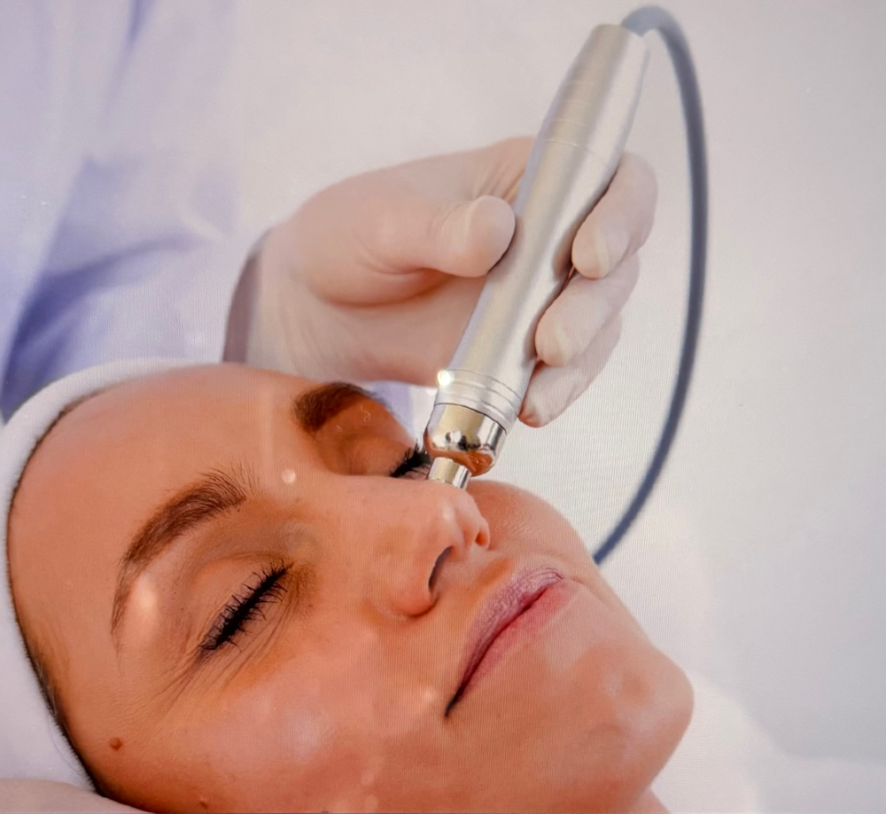 Hydro Luxe Glow Facial