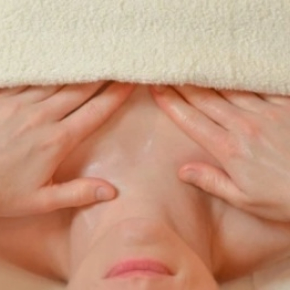 Neck & Decolette Treatment