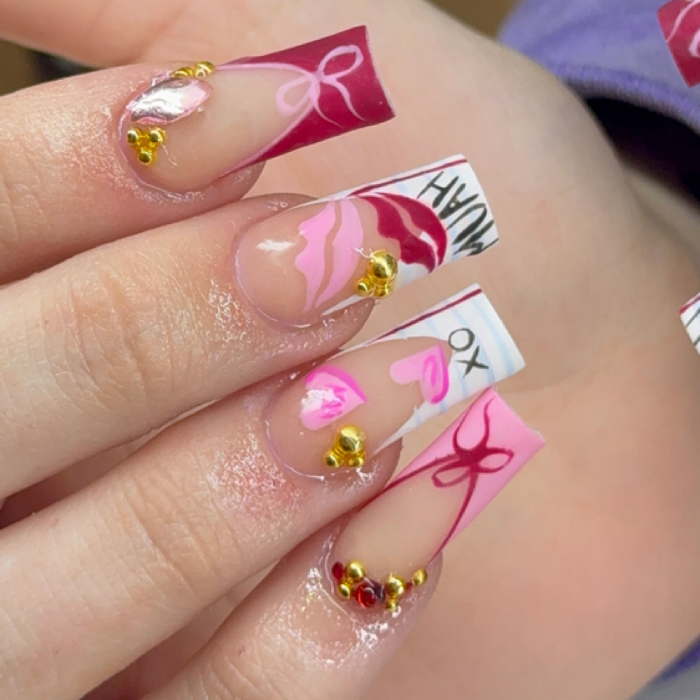 Medium acrylic full set at Ashleysbeautybar in Seffner, FL