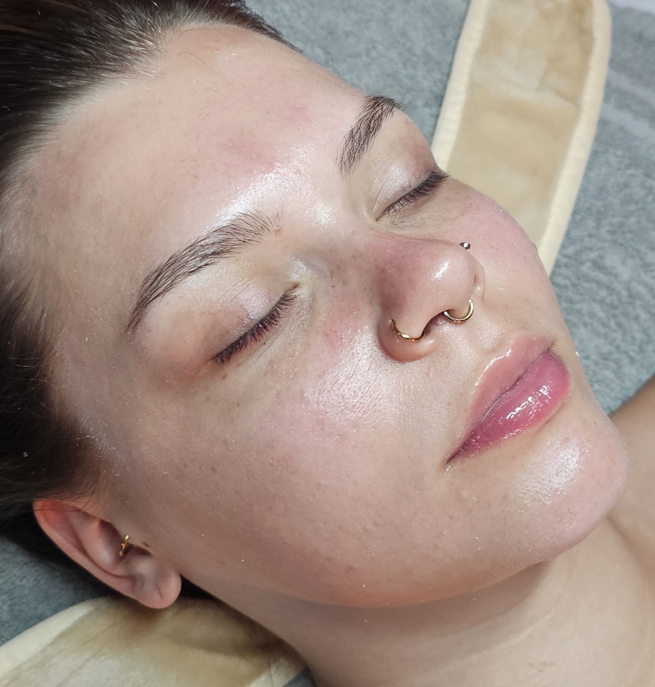 Glow and clarifying Facial