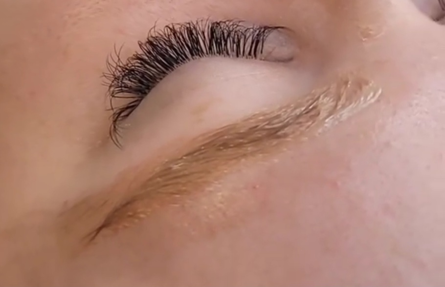 Eyebrow tint