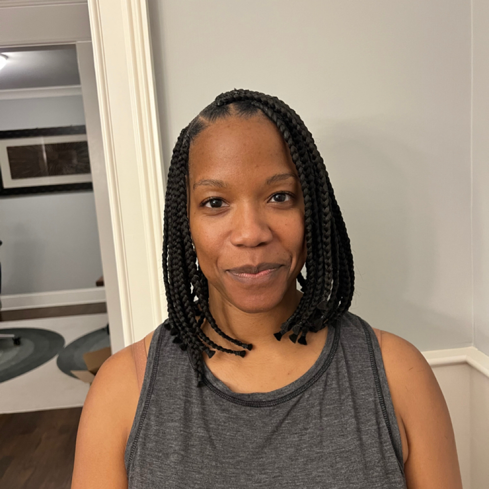 Med Regular Knotless Bob/ No Curls