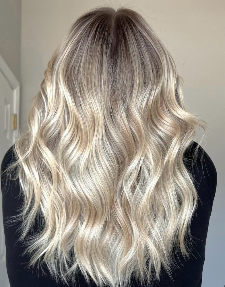 Wash, Blow-Dry & Style at Dye'N 2 Cut It in Las Vegas, NV