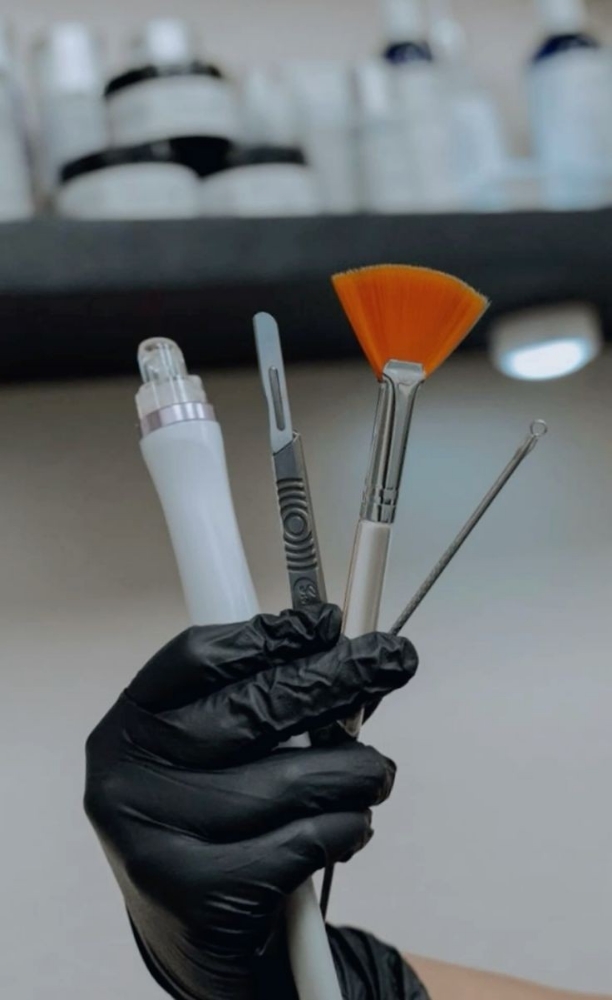 The Deluxe Hydrofacial