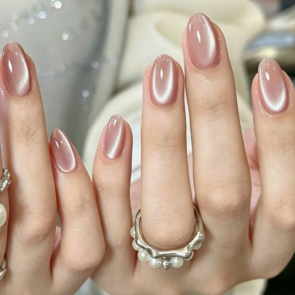 Cateye Design at Aura Nail Studio in Costa Mesa, CA