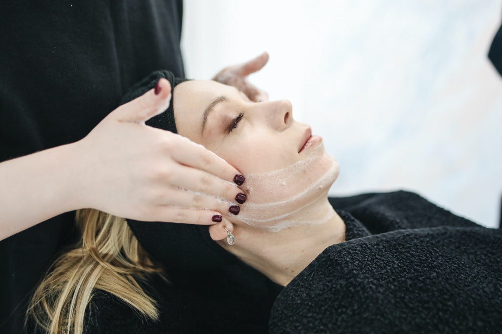 European - Chair Facial